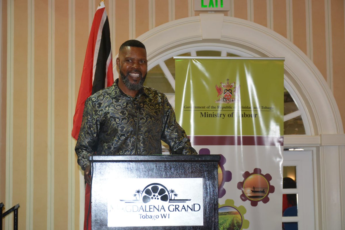 🇹🇹 In Tobago @ILOCaribbean Director Dr Joni Musabayana spoke at a National Consultation on Legislation to Govern HIV & AIDS in the Workplace 🗨️'Our collective responsibility is a future where all workers regardless of health status can thrive with dignity & respect' he stated.