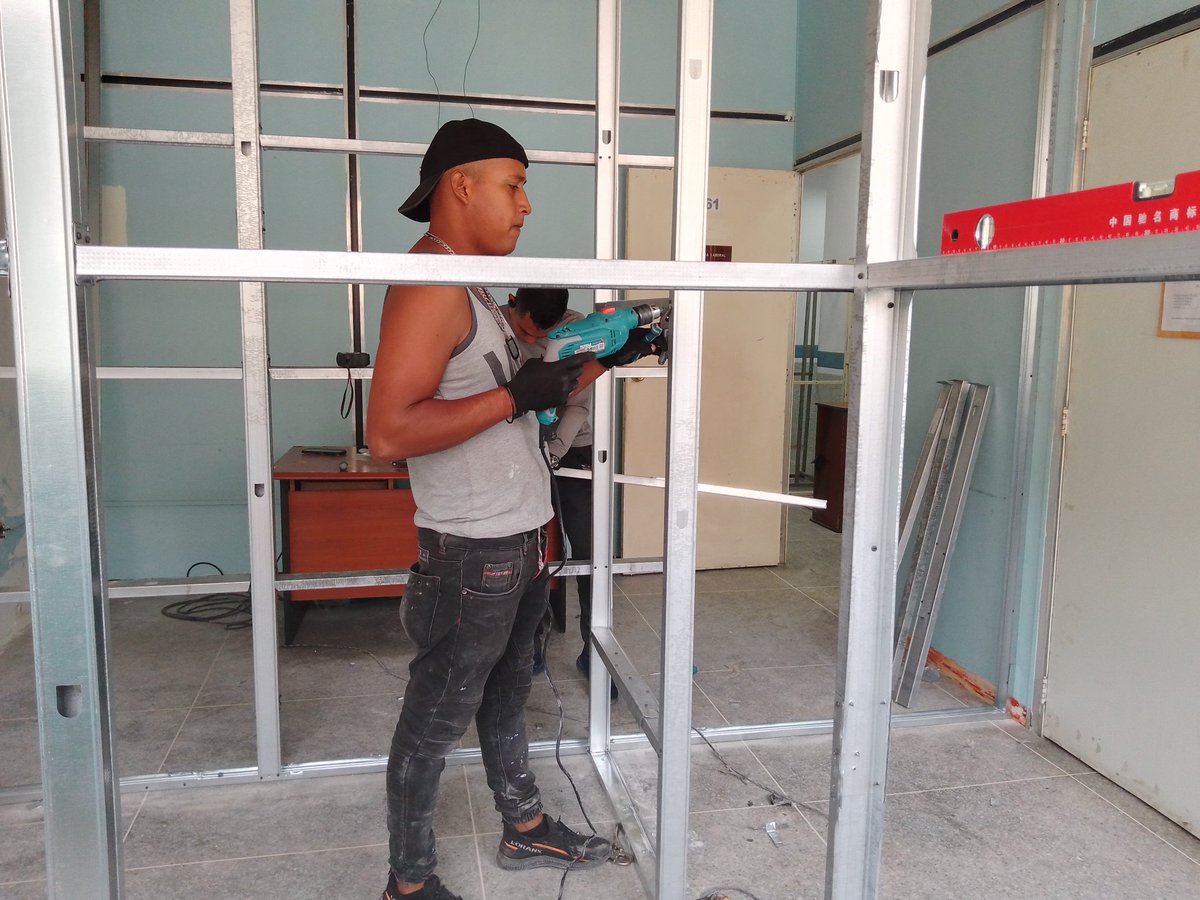 #15May// 🇻🇪 #ElPacienteEsNuestra RazónDeSer, y es por ellos que continuamos trabajando en pro de brindar espacios óptimos para los que asisten a este centro salud, y se mantiene en marcha el plan de recuperación de infraestructura CAFMA 2024.

#HonorVoluntadYEficiencia