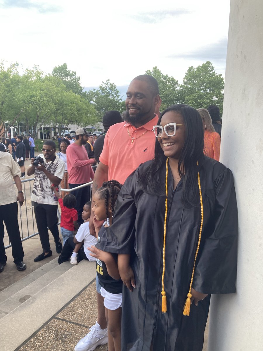 Congratulations to our department's Administrative Coordinator ShaRhonda Swann, who graduated summa cum laude with her Associate Degree in Business Administration from PVCC on Monday ! 👏