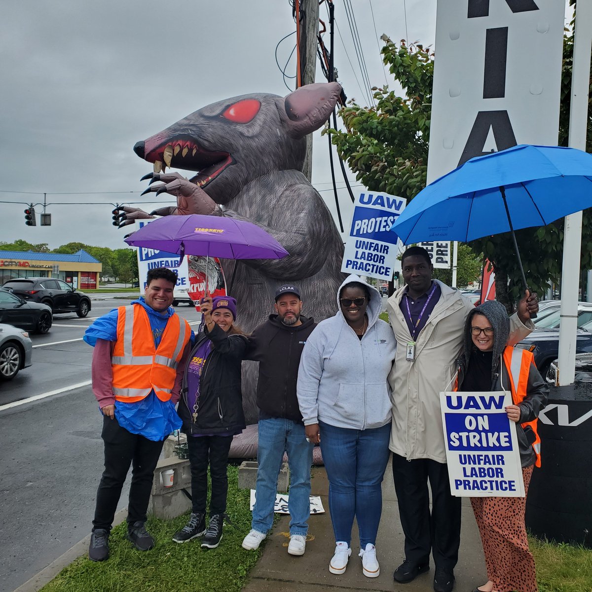 Day 7 of the South Shore Kia strike! Our Brothers and Sisters from 1199 came down to show SOLIDARITY!!