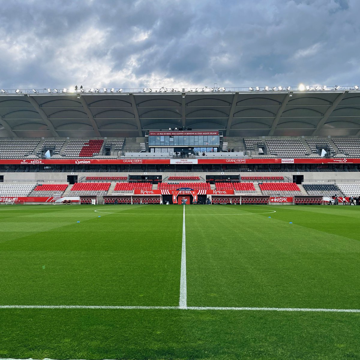 📍 Stade Auguste-Delaune, Reims #SDROM | ⚪️🔵