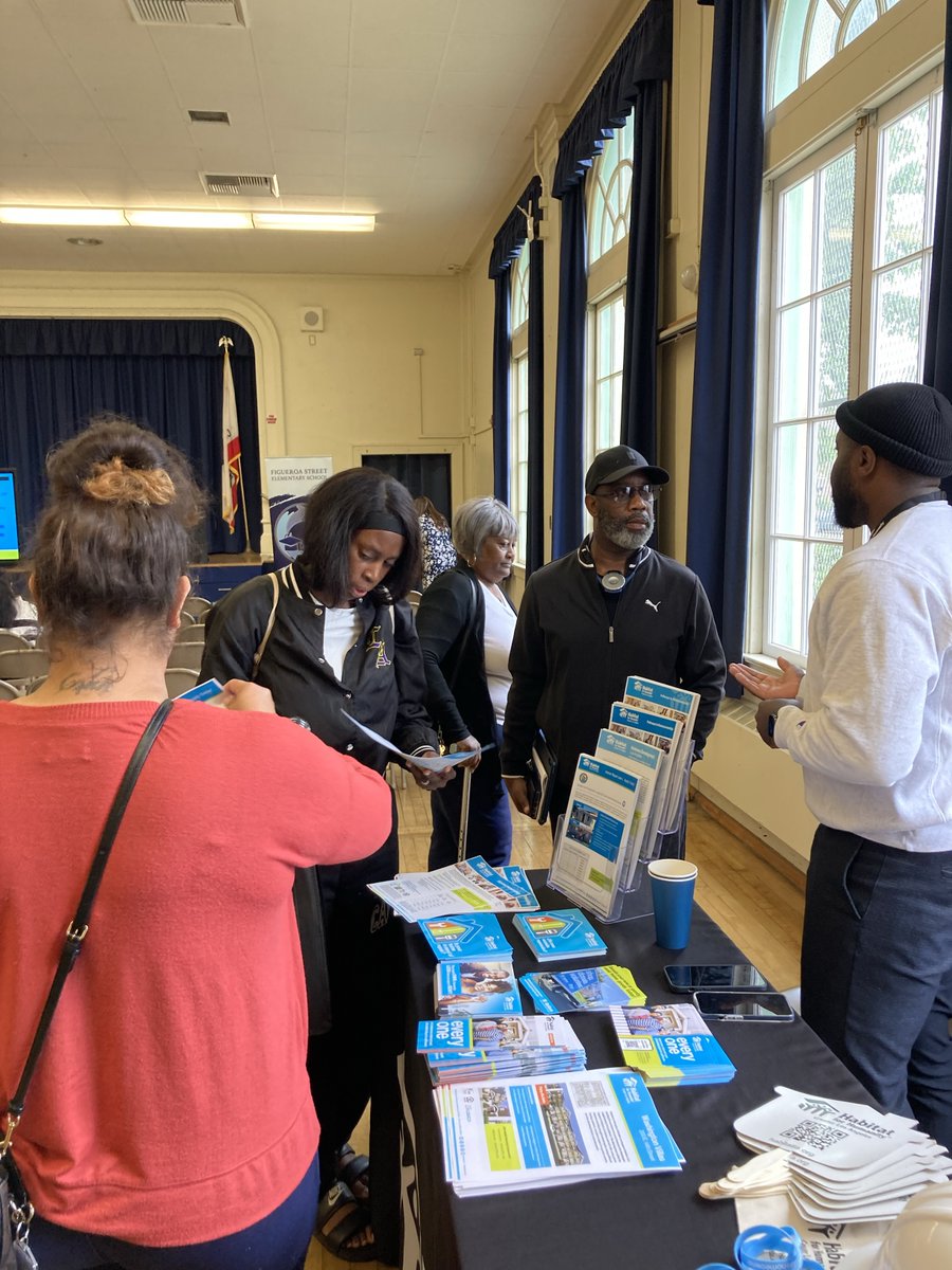 Families @LASchools had a great opportunity to learn about affordable homeownership and other programs from @HabitatLA. Thank you to @FigDolphins  for hosting this hybrid event for all of @LAschoolsSouth.