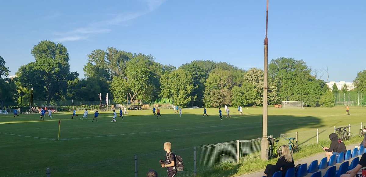 Kadra Polski U17 przed Euro zagrała z seniorami Drukarza W-wa (7:1). W opinii ekspertów najlepsi Pietuszewski, Dziewiatowski, Potulski (w takiej kolejności). Skład na pierwszy mecz z Włochami najpewniej taki, jak w II połowie, ale z Dziewiatowskim. Nie grał chory Leszczyński.