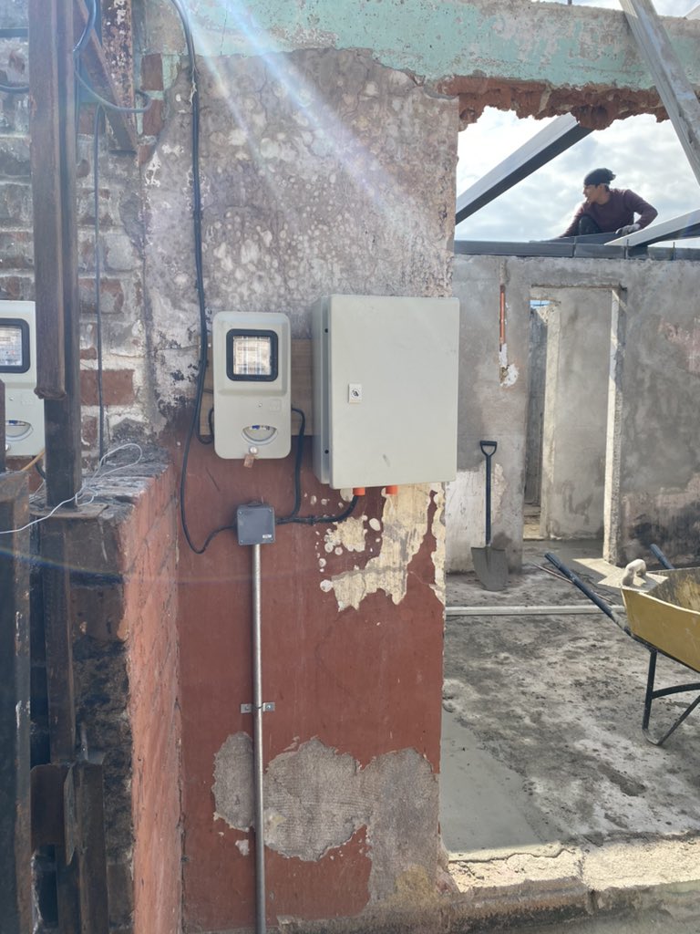 Señores <a href="/Chilquinta600/">Chilquinta</a> necesito con urgencia que vengan a cambiar el medidor provisorio, ya que estoy reconstruyendo, he enviado reclamos y tramitado online y aún nada!! Es urgente!! Si hubiesen escuchado cuando lo vinieron a instalar que ahi no me servía, no tendría el problema