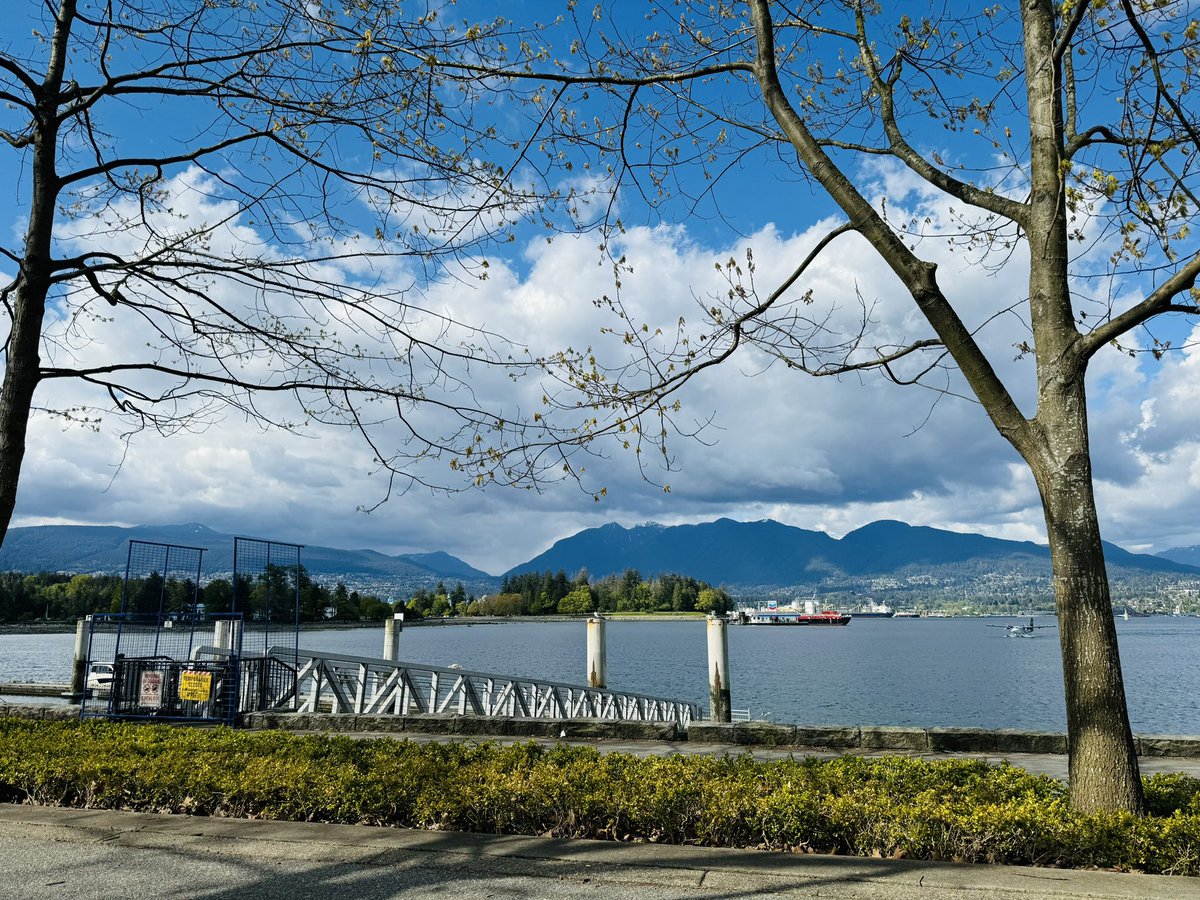 Jasmeetsing04's tweet photo. clickin at canada place #UCWCOMM205 https://t.co/iUG6EOANzc