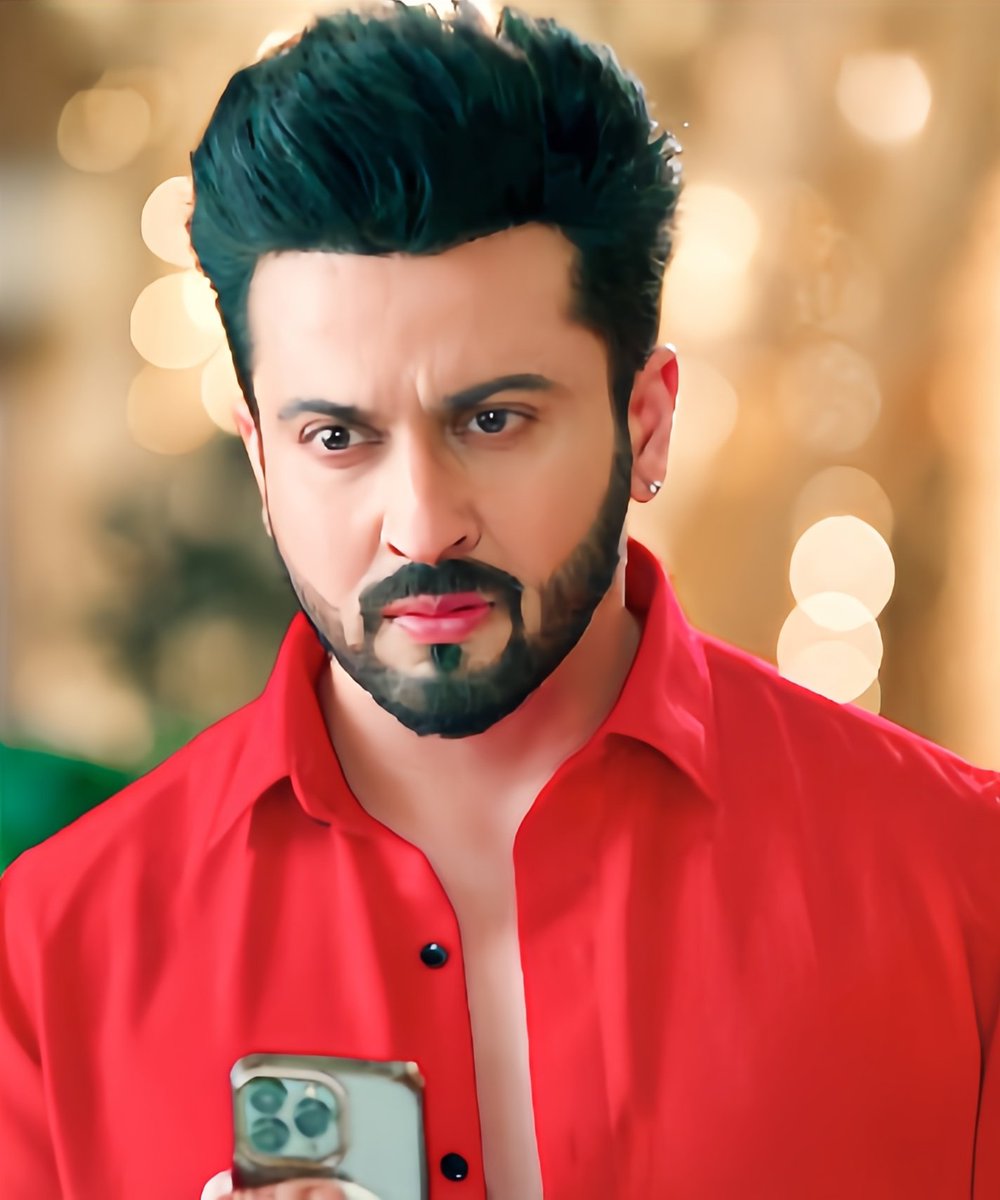 The red shirt symbolized passion and intensity, perfectly aligning with #SubhaanSiddiqui's fiery personality. It made a bold statement reflecting the character's inner strength✨❤🔥
#DheerajDhoopar ❤😍🔥
#RabbSeHaiDua ❤
