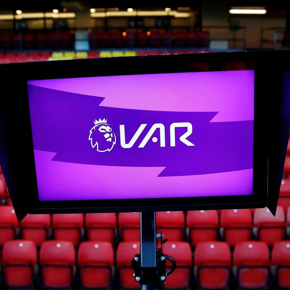 🚨 The Premier League will OPPOSE any attempt to abolish VAR. They point to an increase in correct decisions from 82% to 96%, according to their calculations.

Instead, they are focusing on how to improve the system and speed it up.

(Source: @MikeKeegan_DM)