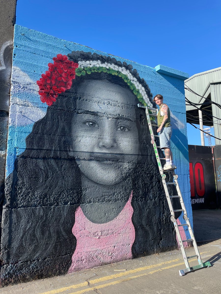 Artist @emmaleneblake putting the final touches to a mural of Hind Rajab, the 6-year-old Palestinian girl who was killed in Gaza, along with several family members and paramedics.