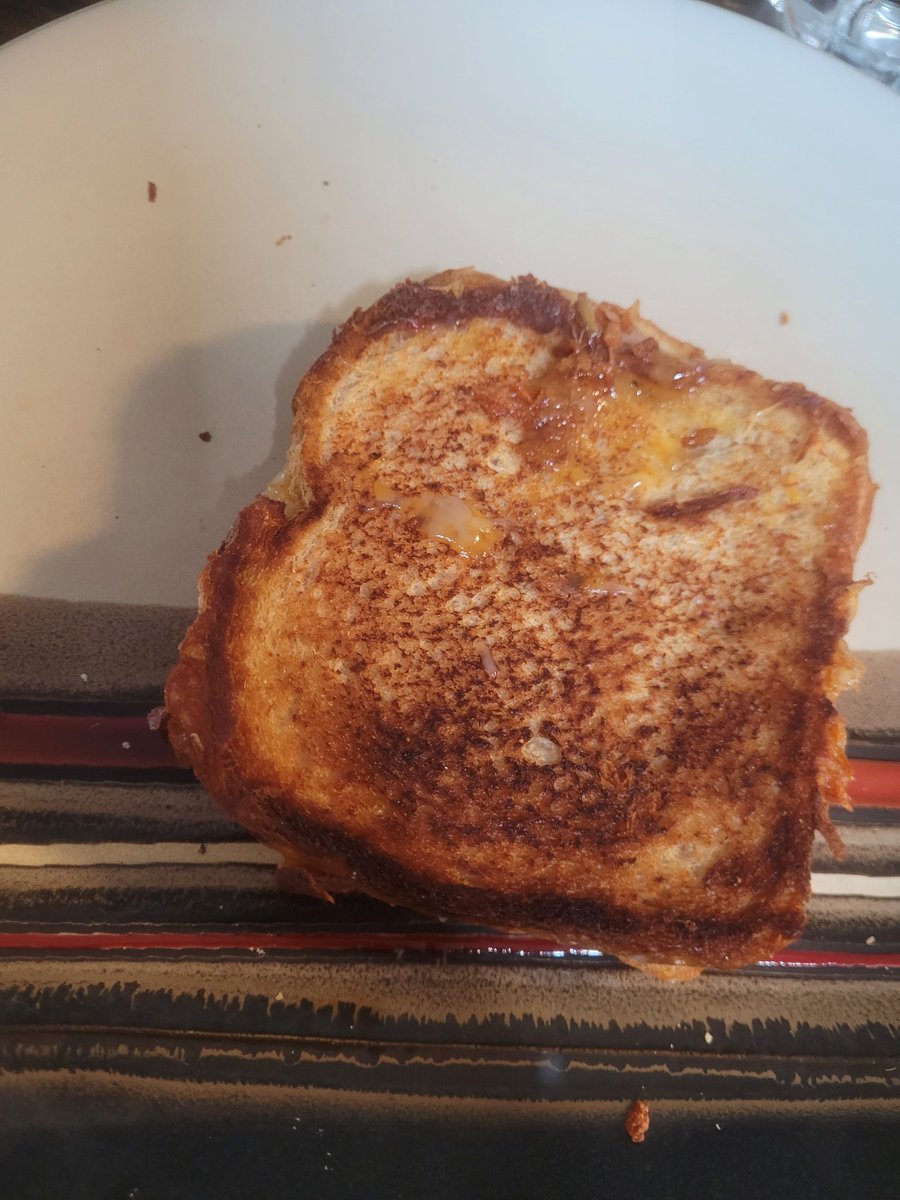 SenpaiNoKage's tweet photo. Grill Cheese #foodlover #food https://t.co/Hz5IaXzH2C