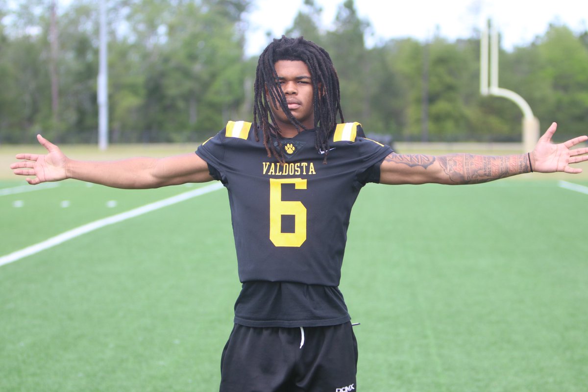 File the name: 2026 CB Camron Brown has Georgia on his radar early on. He’s set to make a return visit to Athens for camp later this month in search of an offer. Story: on3.com/teams/georgia-…