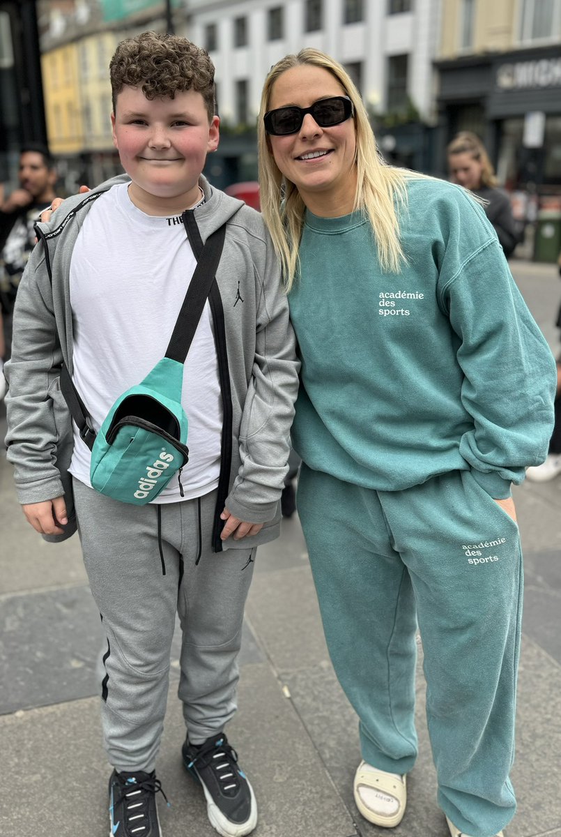 TigerTaylorpins's tweet photo. @KCatticus @lspraggan Already been out but might pop out after if you hang about, if the staff ask you to clear go round back to her bus and I’m sure she will say hi if she’s not knackered https://t.co/tyfLCufoV9