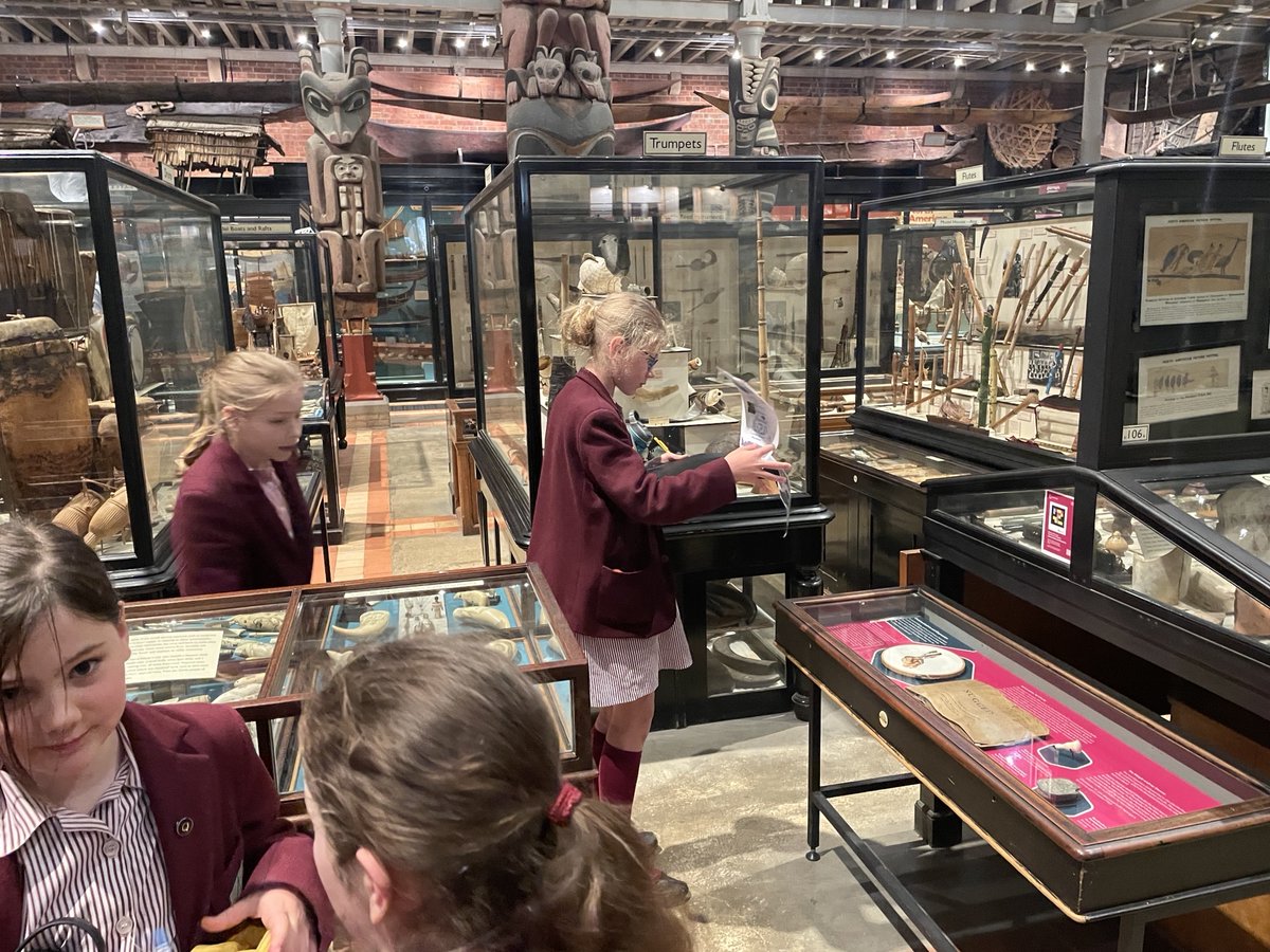 The Q Club trip to the @PittRiversMuseum was a journey through time and cultures! Tasked with completing two questionnaires, our young Form 3 and 4 explorers searched through countless artefacts, from ancient ivory combs to modern machine guns.
#WeAreAshfold  #PittRiversMuseum