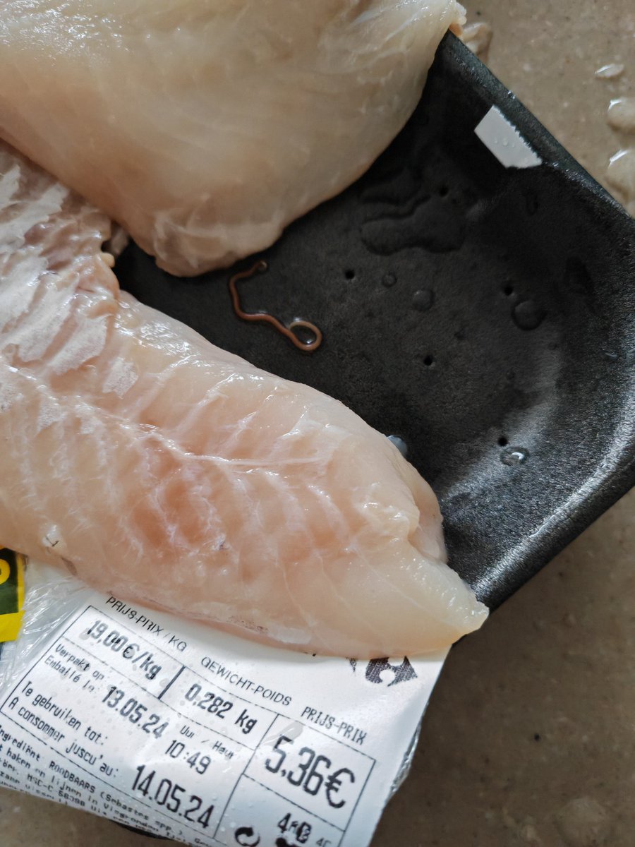 ErikMan8's tweet photo. @CarrefourBE kwaliteit? Als je bedoelt kwaliteit wormen, dan heb je gelijk ja 🤬😡

#hoelangzaltdureneerditgedeletewordt https://t.co/hLshuqGAEJ