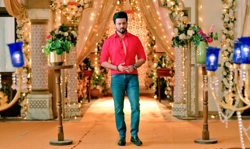 #DheerajDhoopar 😍❤✨
His natural charm was amplified by his outfit❤❤❤
The red shirt and blue jeans highlighted his good looks making him even more appealing to the audience😍❤✨
#SubhaanSiddiqui ❤✨
#RabbSeHaiDua ❤
