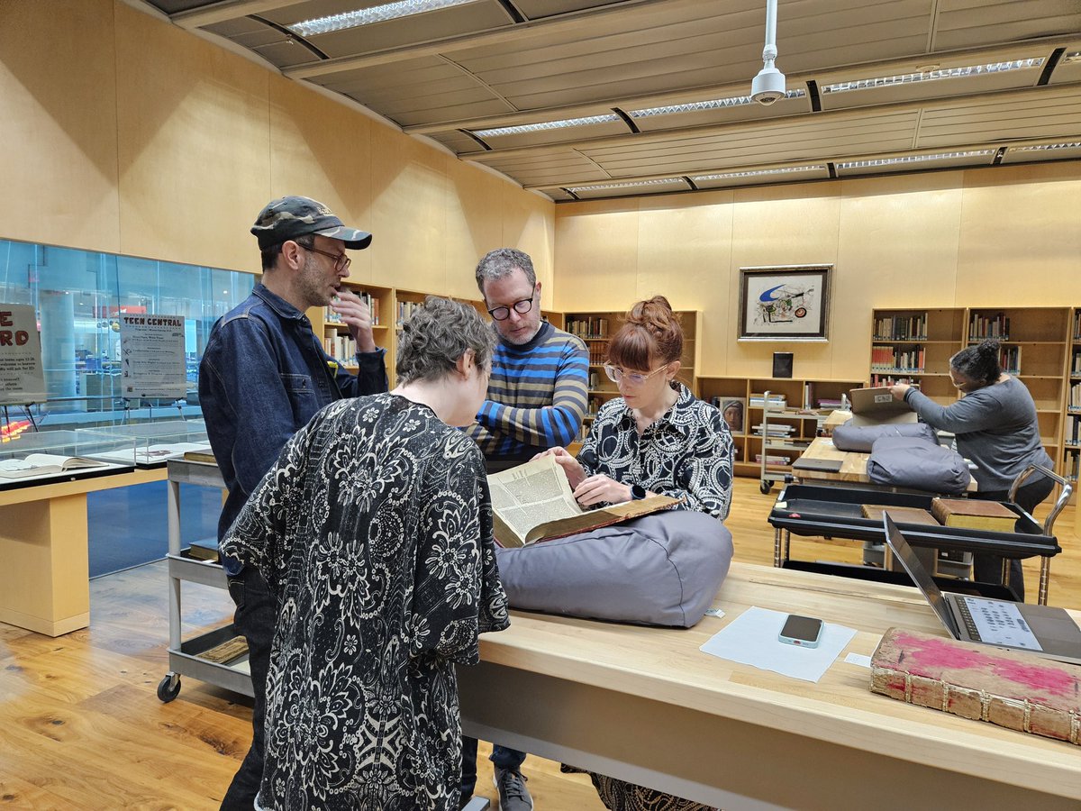 📚🔬HUGE Rare Book Room News: In partnership with @ASU, Burton Barr Central Library now houses a 437-year-old book with handwritten notes by prominent English author, John Milton. This is only the third book of its kind known to history. Read more: phoenixpubliclibrary.org/locations/burt…