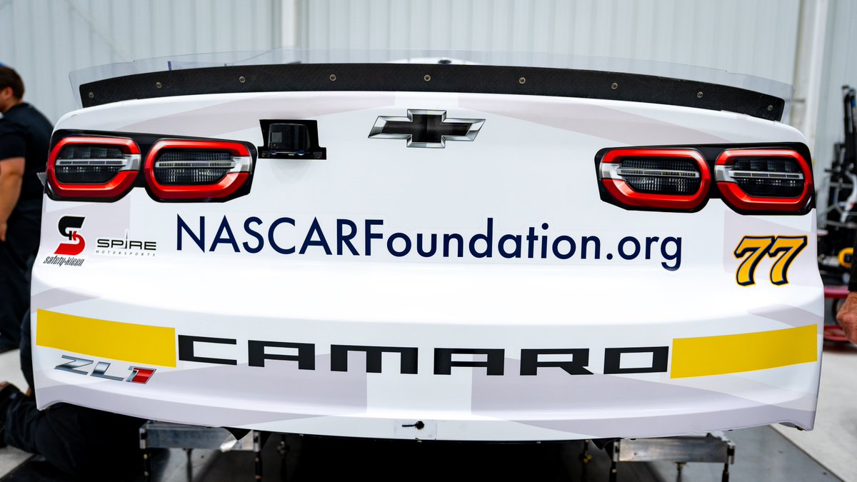 There are 𝐬𝐞𝐯𝐞𝐧 hours left in the NASCAR Day Giveathon. We're proud to partner with @GainbridgeSport and the @NASCAR_FDN to support nonprofits in our community. Donate here: nas.cr/3UwQh5J