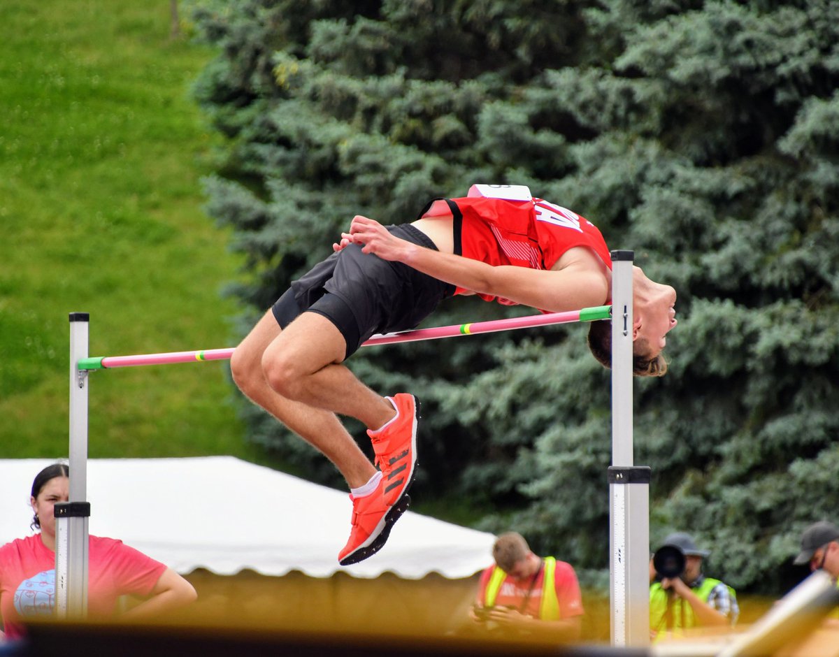 Ethan Ramaekers will finish seventh in the high jump, clearing 6-4. #nebpreps