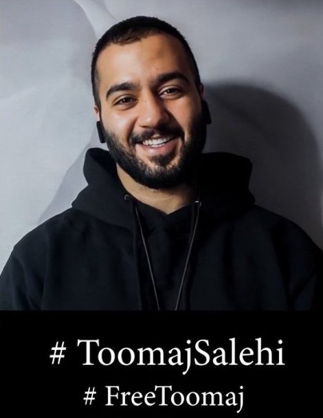 #توماج_صالحى:
ایران رو خونه‌ی خودم می‌دونم و ایرانی رو 'خانواده'، این رمز غلبه بر ترسه، انسان برای عزیزش جون میده.
امروز 'خانواده‌ی من' تحت خطر جانی هستن!
#FreeToomaj
