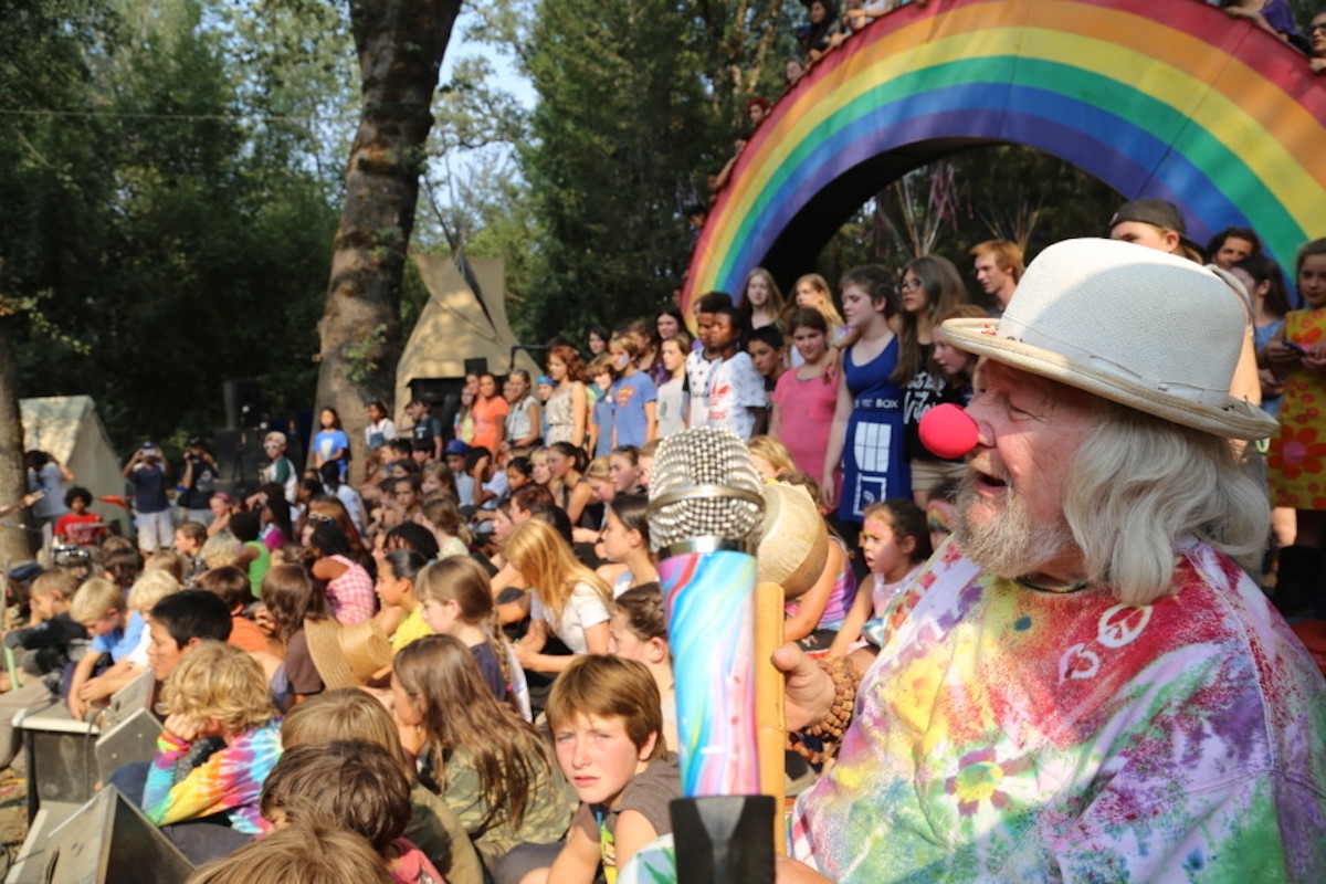 Happy Birthday, Wavy Gravy—The Hippie Icon Who Fed the Crowd at Woodstock Our feature: bestclassicbands.com/wavy-gravy-woo…