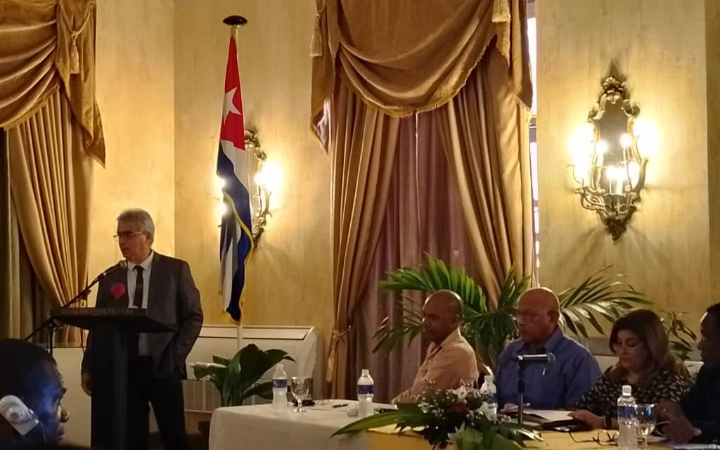 El director comercial y de negocios de #BioCubaFarma, presentó las Oportunidades de Negocios de la Industria Biofarmacéutica cubana en el marco de la celebración del Día de África. La inserción internacional con proyectos y productos de alto valor agregado es una prioridad.