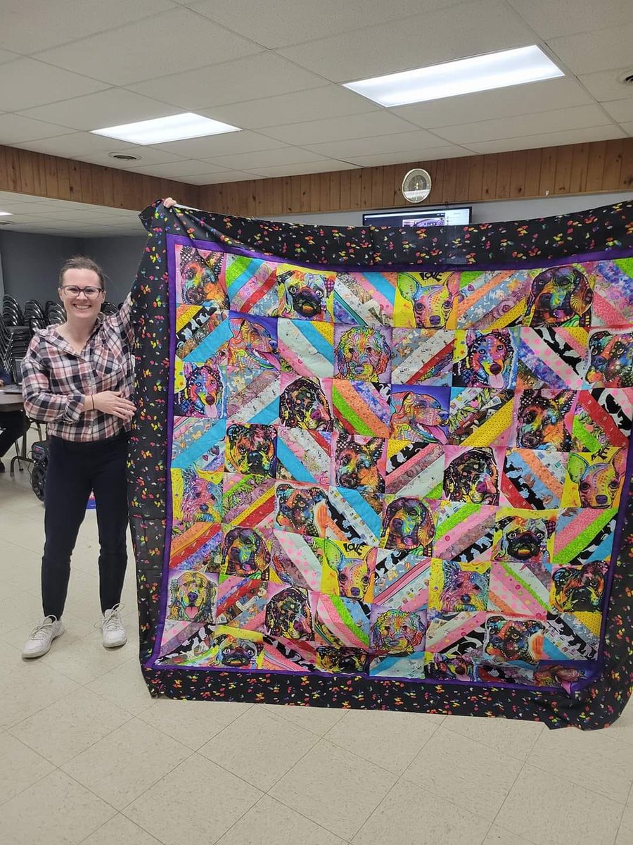 Every ticket helps me make Puppy-Mill-Smith work harder to keep his seat in Congress 💪

This gorgeous queen-size quilt could be yours!
$10 = 1 Ticket
$25 = 3 tickets
$50 = 7 tickets
$100 = 15 tickets

secure.actblue.com/donate/randira…