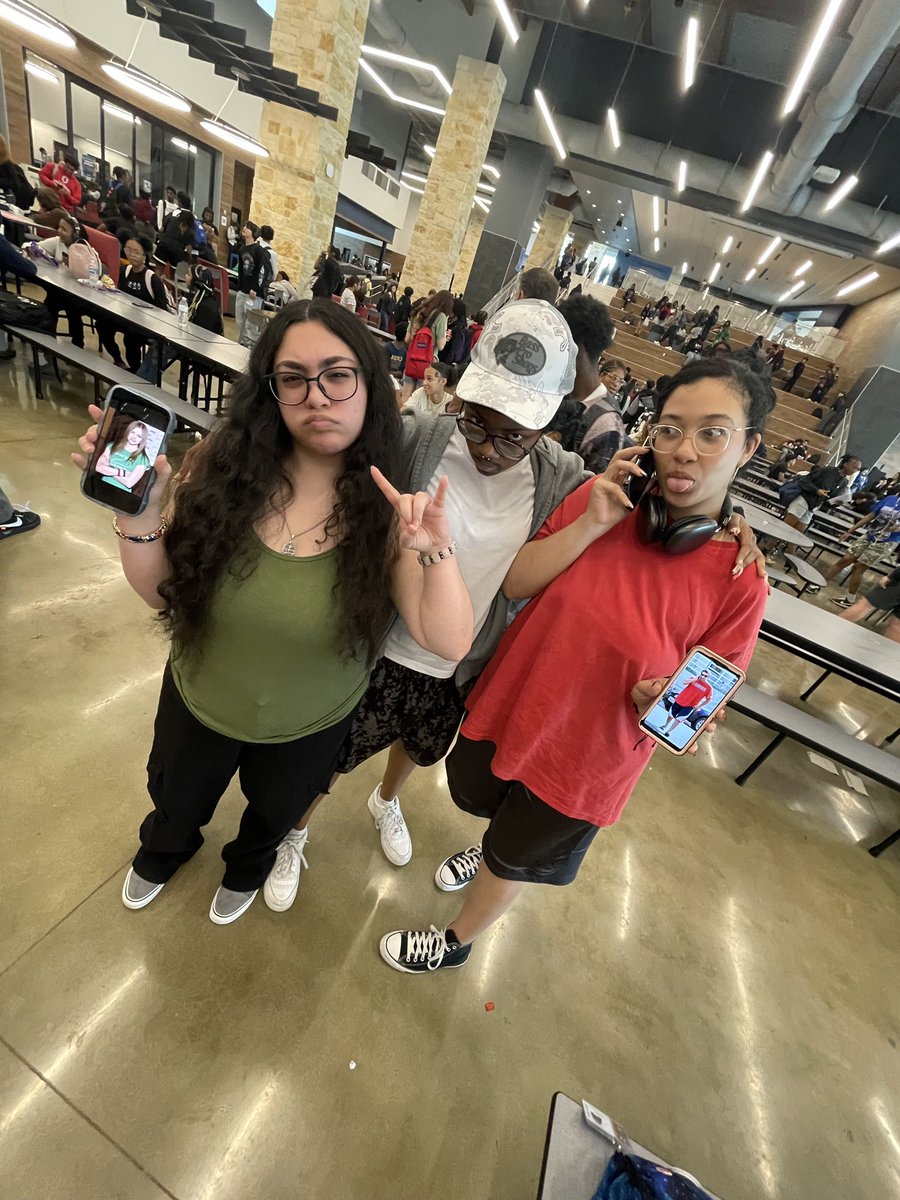 🐾 Senior 🎓Spirit Week Celebrity 😎Day  #gobobcats #BobcatPRIDE