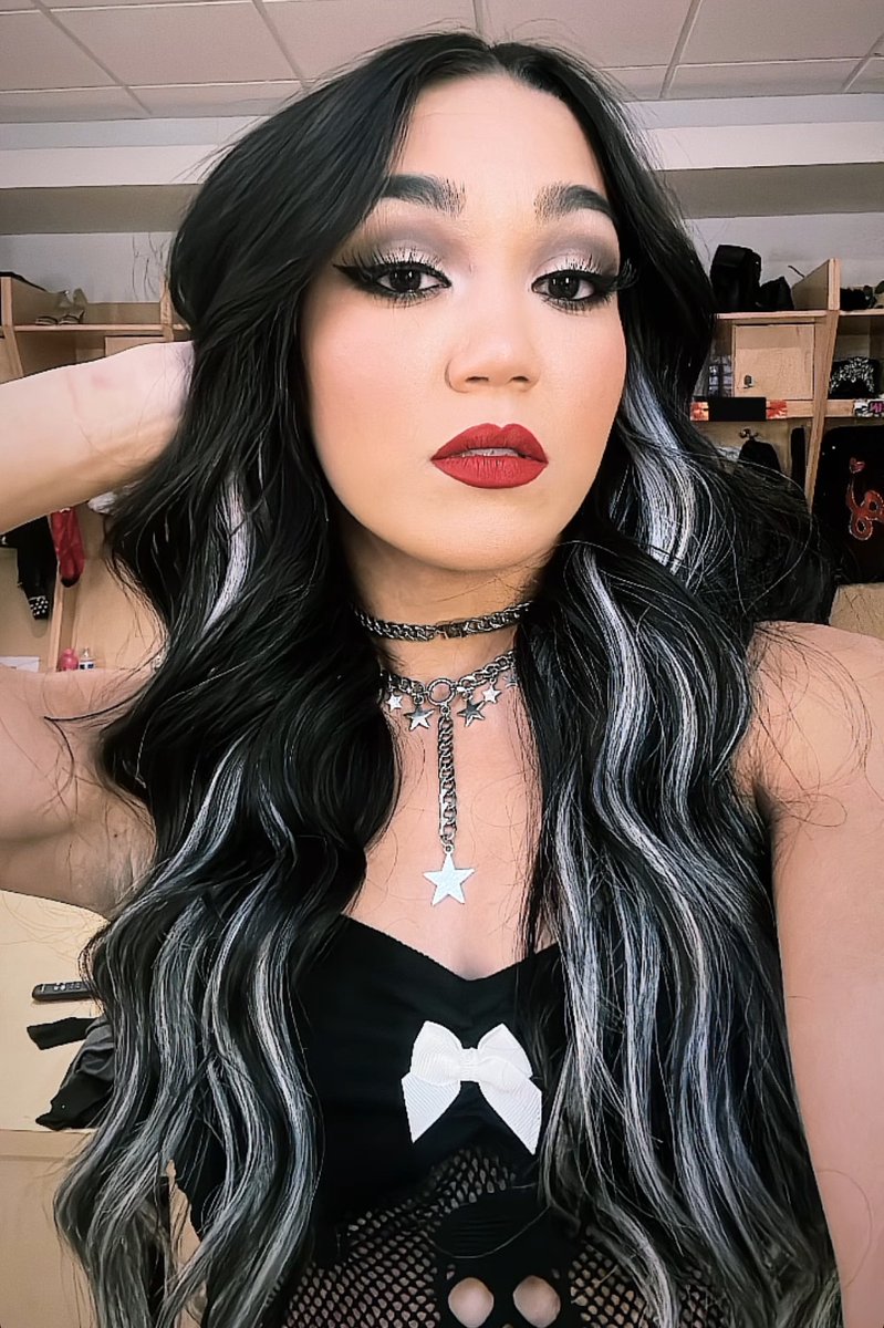 Roxanne Perez shares new selfie