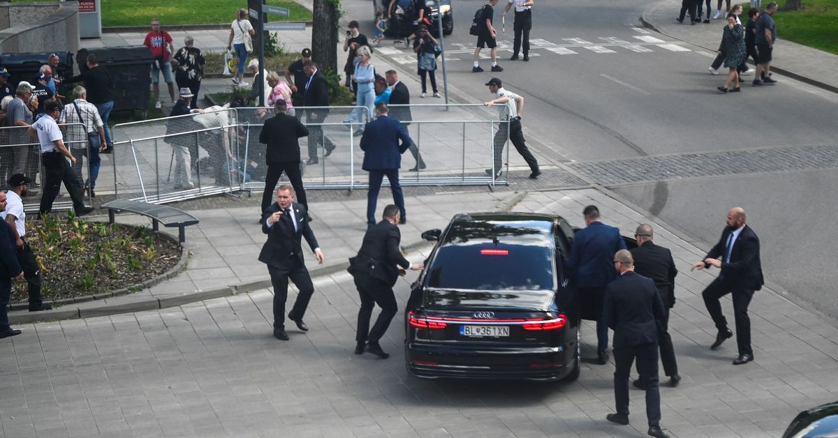 Slovak prime minister Robert Fico in life-threatening condition after being shot reut.rs/3WHCJH0