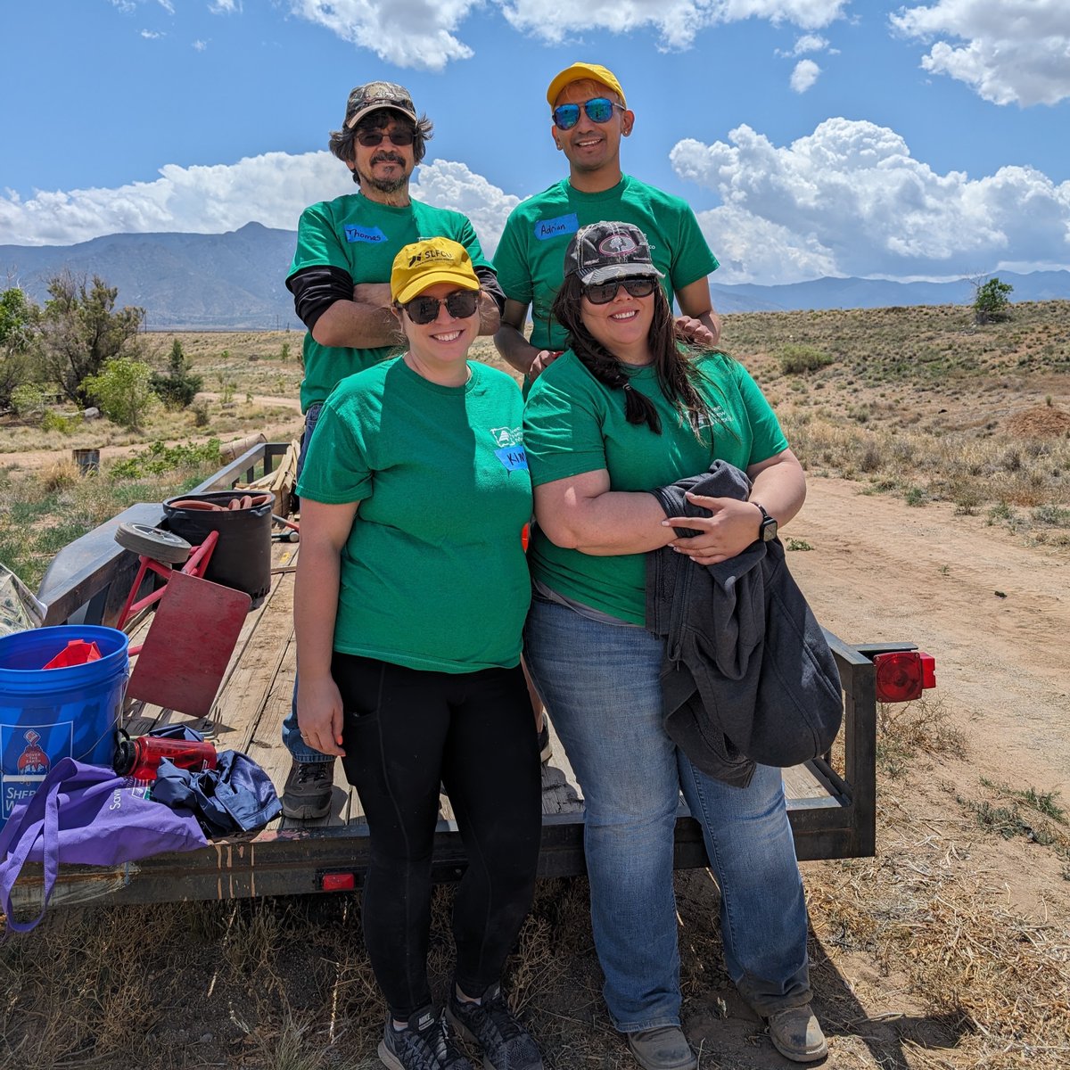 GoSunwardCU's tweet photo. This past weekend, an amazing group of our employees volunteered with Tree New Mexico to plant trees in the Meadow Lake neighborhood of Valencia County, NM! 🌳🌿 A huge shoutout to the team for their hard work in helping make the communities we serve greener and happier! #SLFCU https://t.co/pAlyZ0u7yX