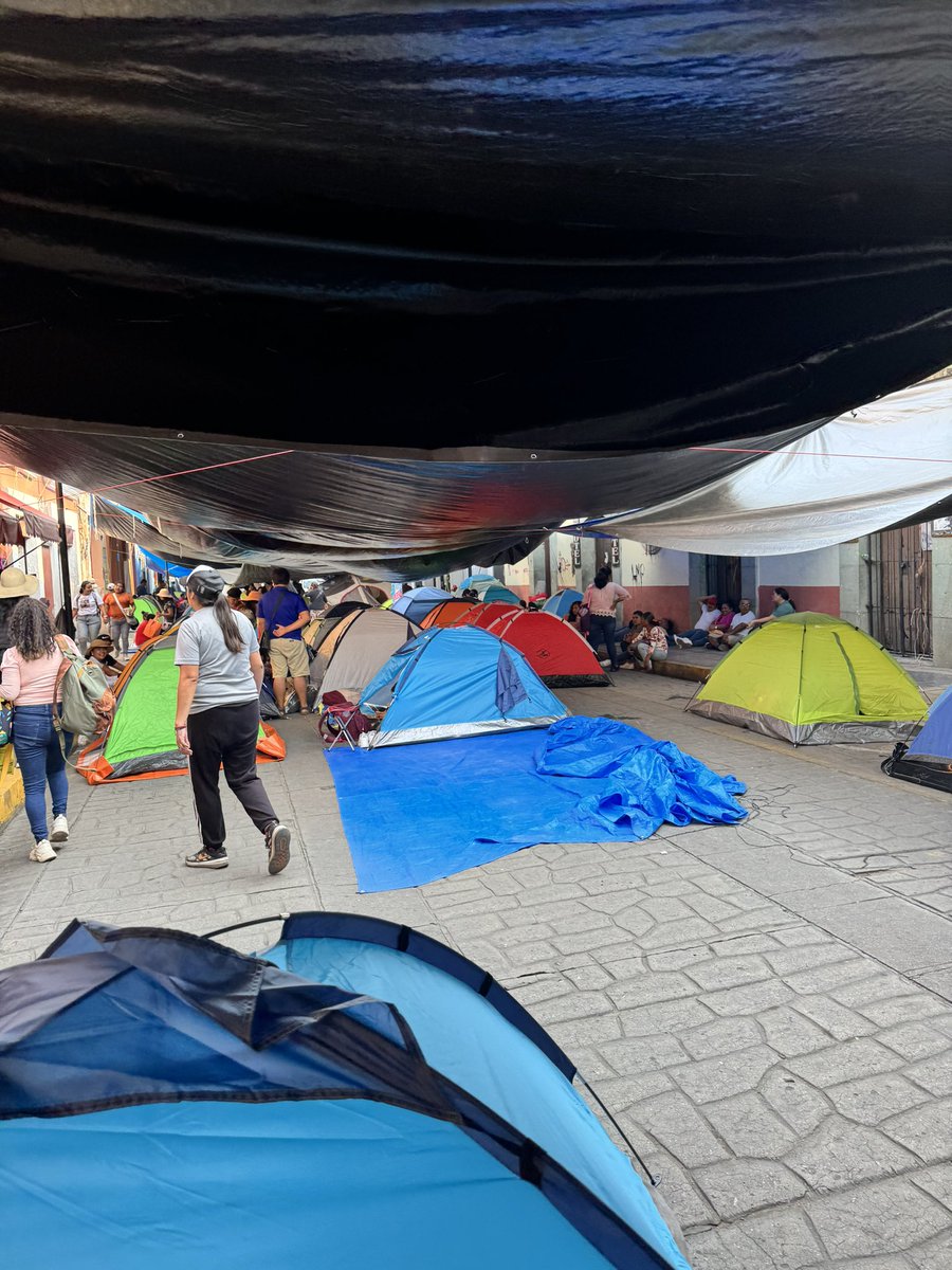 Right now in Oaxaca by the Zócalo there are tons of streets blocked off and thousands of tents up, teachers from around the state are here to march and protest. Covered by tarps because it's 90F