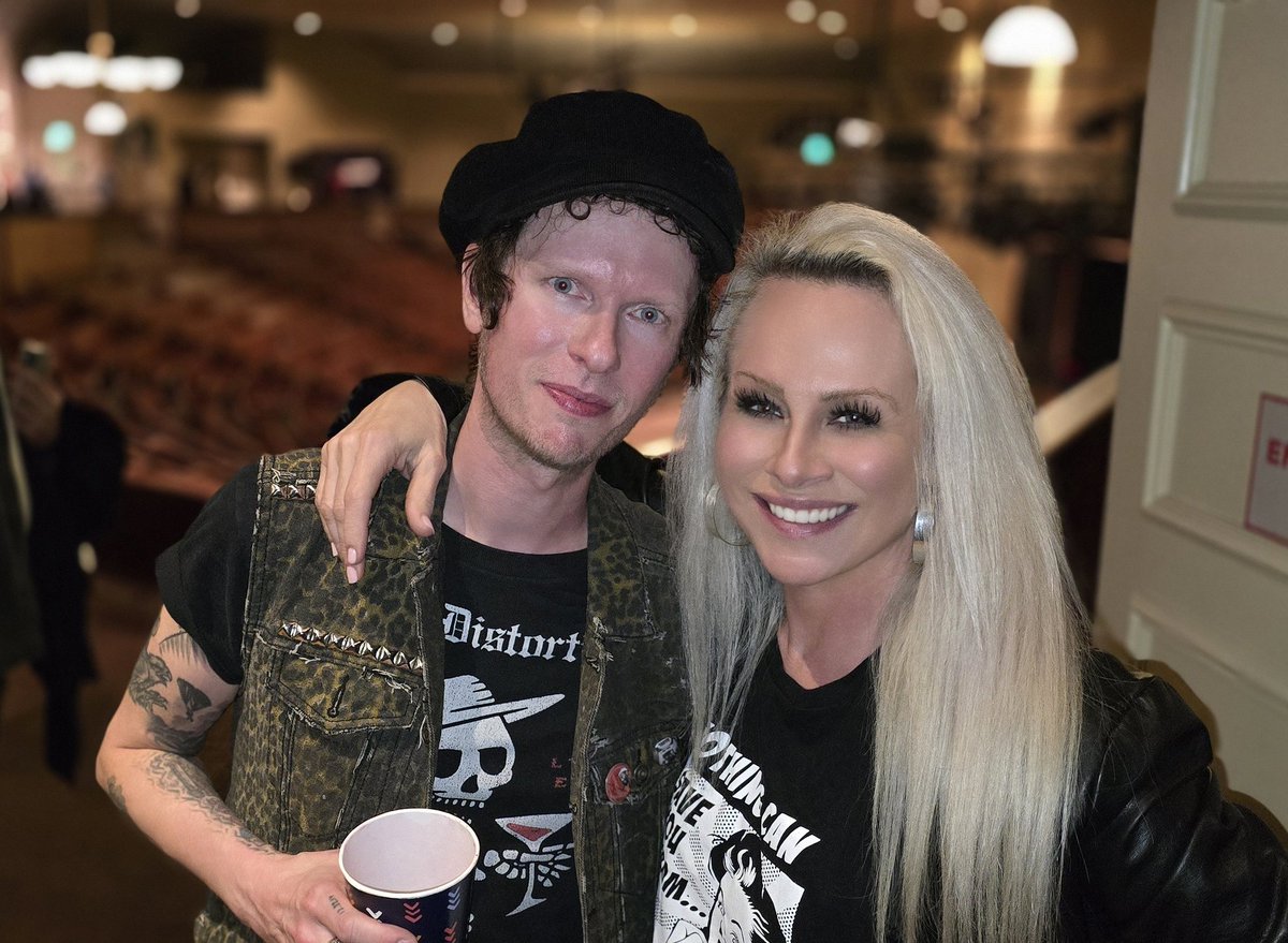 Amazing show with @Cone41 @Sum41 last night at @theryman . Check these guys out on their last tour and buy up that merch! #Sum41 #ConeMccaslin #GoldyLocks #GoldylockSBand #pop #punk #rockmusic