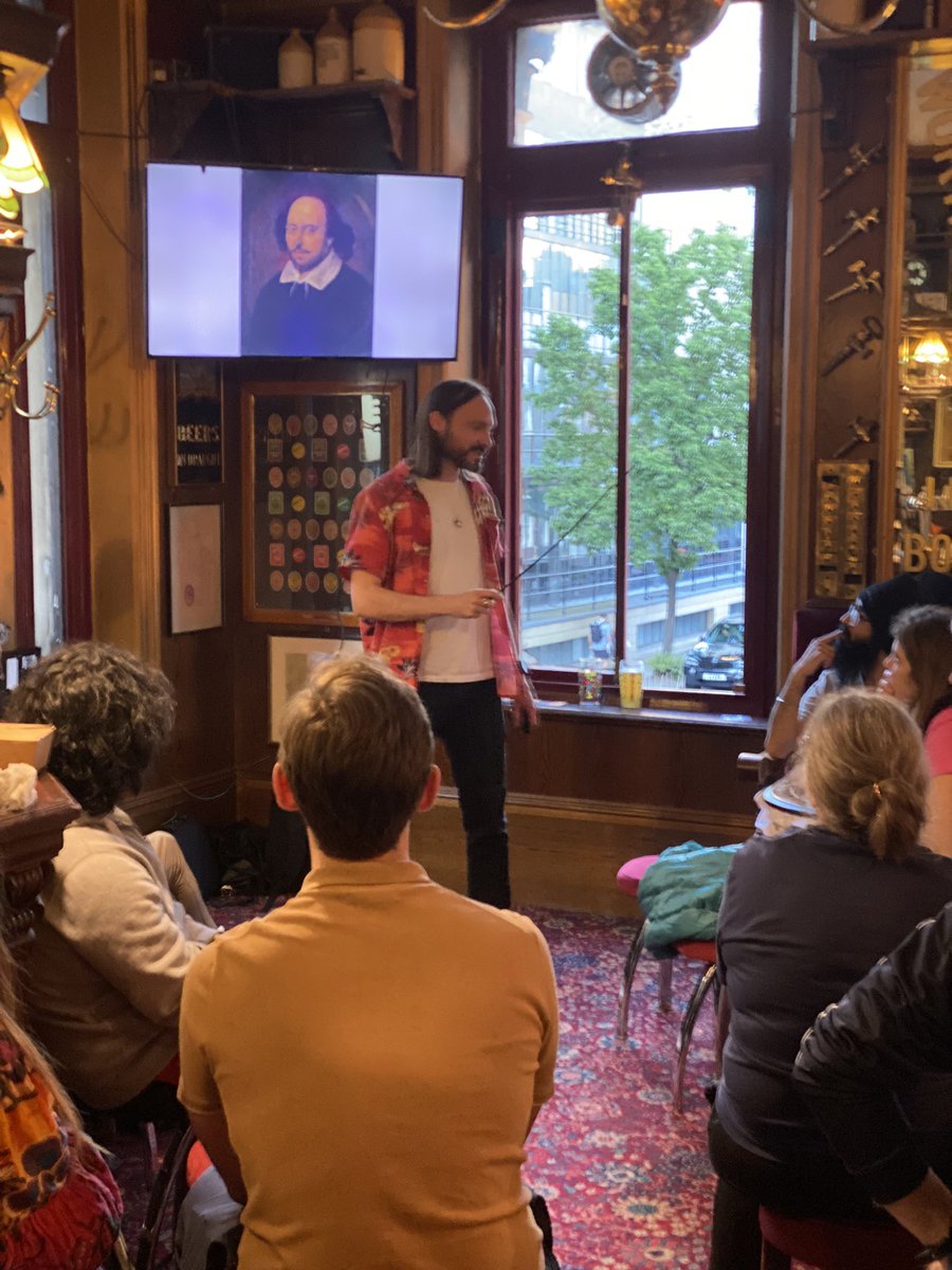 Our final pint of science <a href="/LifeSciWestmin/">School of Life Sciences, University of Westminster</a> night concluded with fish night. <a href="/stephanie_nina4/">Stefania D'Alessio, PhD, MRSB, FHEA</a> @drdanbrayson blew it out the water *sigh* #pint24