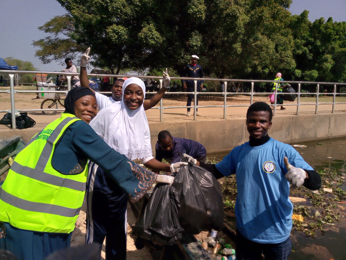 PeaceAnthony22's tweet photo. Avoid throwing wastes into any water body because you pollute the water and also cause harm to the aquatic animals...
Keep our water bodies clean (lakes, rivers, streams, ocean,ponds) etc
Avoid water pollution
 #Keepourenvironmentclean #environment #waterpollution https://t.co/TeE34SCOXS