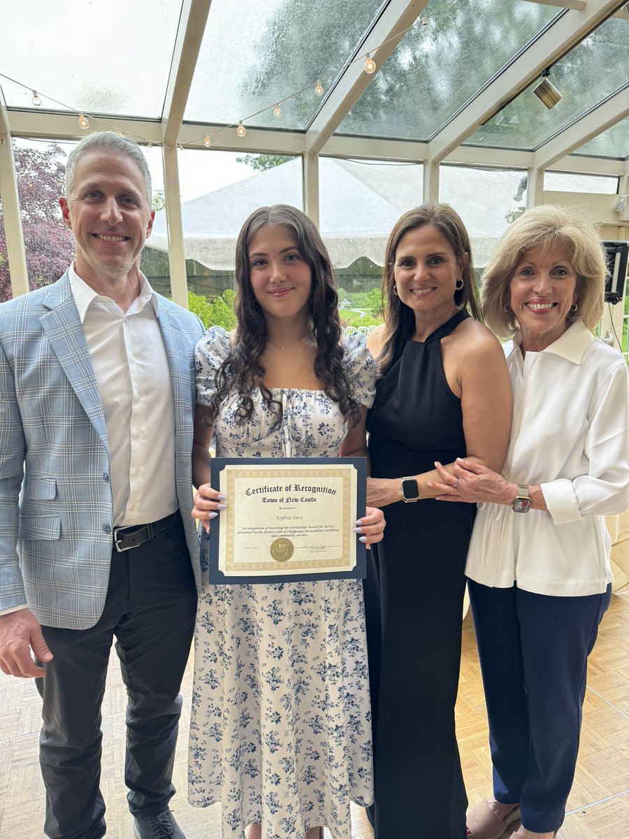 congratulations to Sophia! The Rotary Club of Chappaqua’s 2024 scholarship honoree 🤩 for her volunteer work with the Ambulance Corps #wearechappaqua @chappaqua_csd @ski626