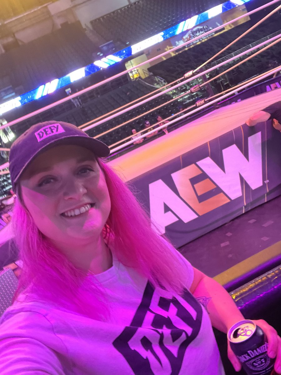 Out here repping @defynw 💕 #AEWDynamite