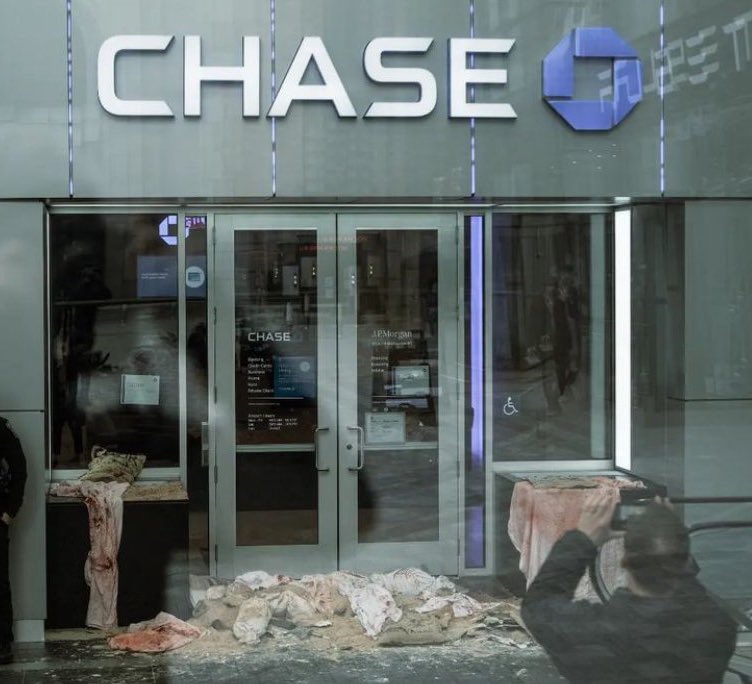 JP Morgan Chase's Form 13F filing with the SEC on Friday shows a 70% reduction in Elbit shares held, with its holdings falling from shares worth a total of $54 million to just $16 million. sec.gov/Archives/edgar…