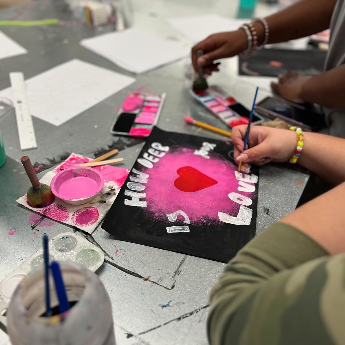 Creativity strikes again with our Visual Arts class! We can always count on our Breathe students to take their art to the next level!🎨✨

#lightofchance #breatheyoutharts #youtharts #music #dance #visualarts #culinary #creativewriting #madisonvilleky #bowlinggreenky