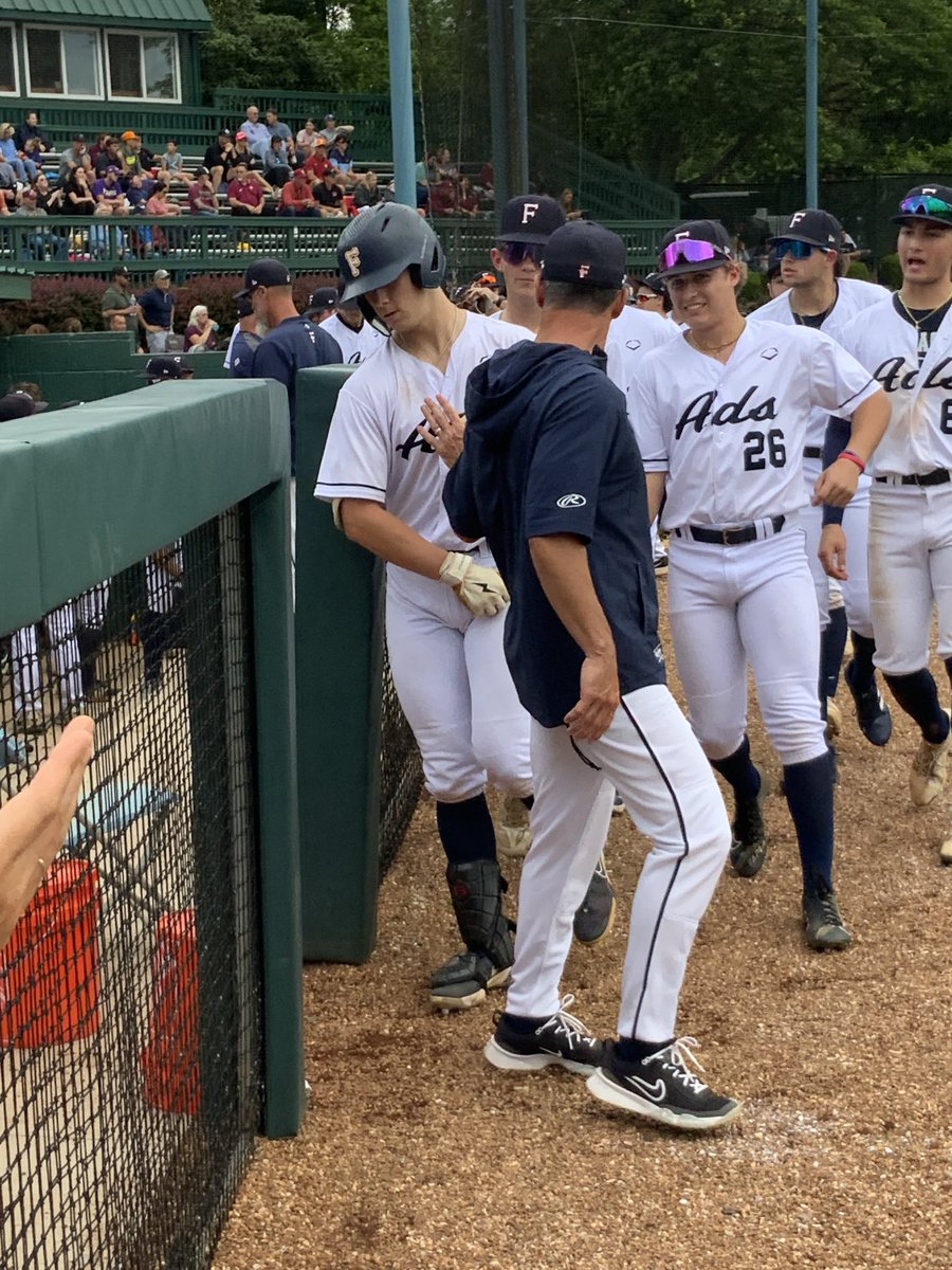 Class 4A Baseball Sectionals ⚾️⚓️ Game 1
End of 1st Inning 
FARRAGUT 5  SCIENCE HILL 2 
RBI SINGLE by LANDIS DAVILA
RBI SINGLE by JAKE MERRICK 
3-RBI HOMERUN (348 feet) by MICHAEL DELPH
⁦@AdmiralGameday⁩ ⁦@5StarPreps⁩ ⁦@prepxtra⁩ ⁦@TJ3rd_⁩