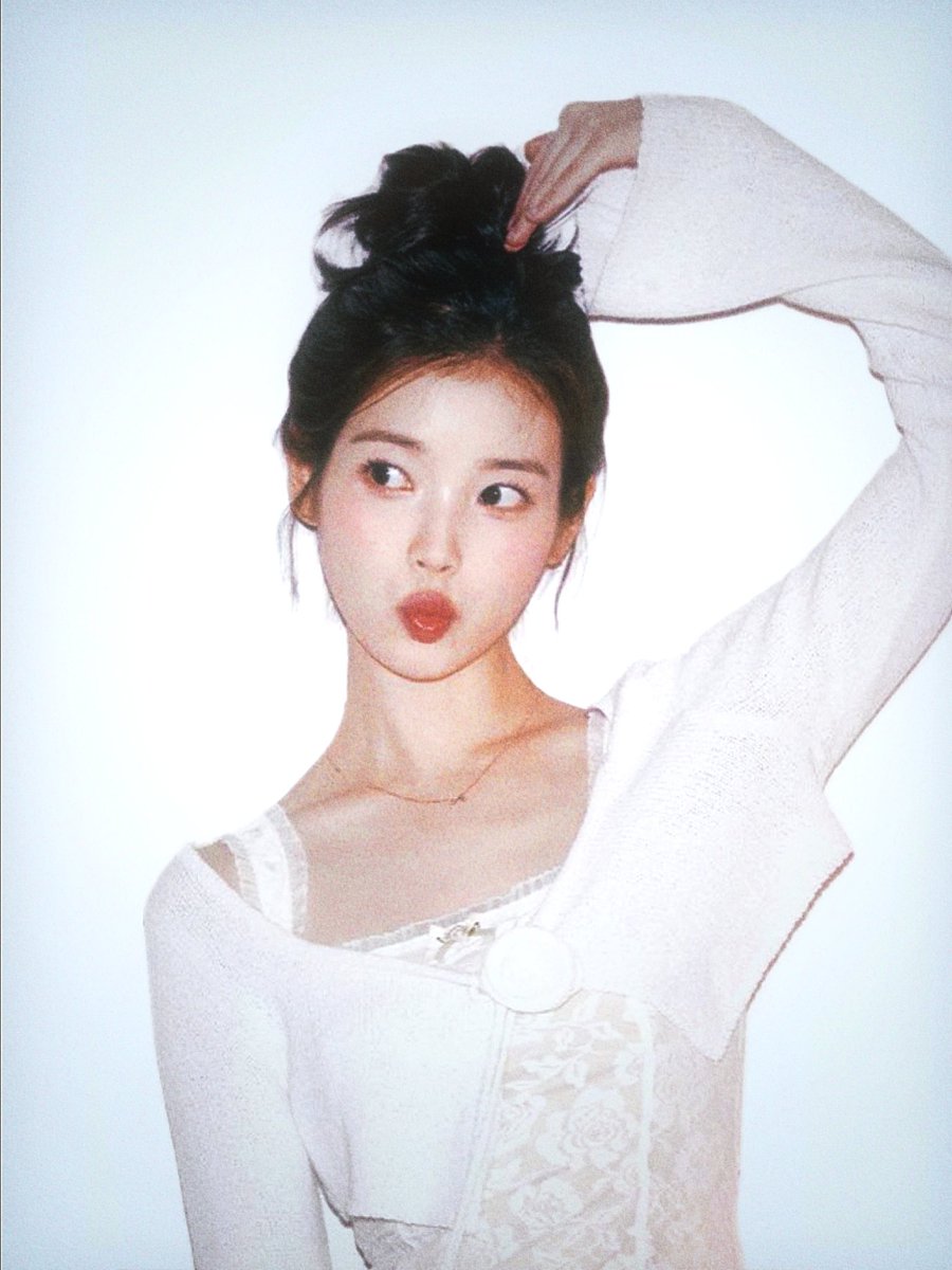 تولد فرشته‌ منه چوکاهه توییتی من
#대장홀씨_아이유의_생일이_됐다구 
#Dearest_IU_day
#IU29thSpring