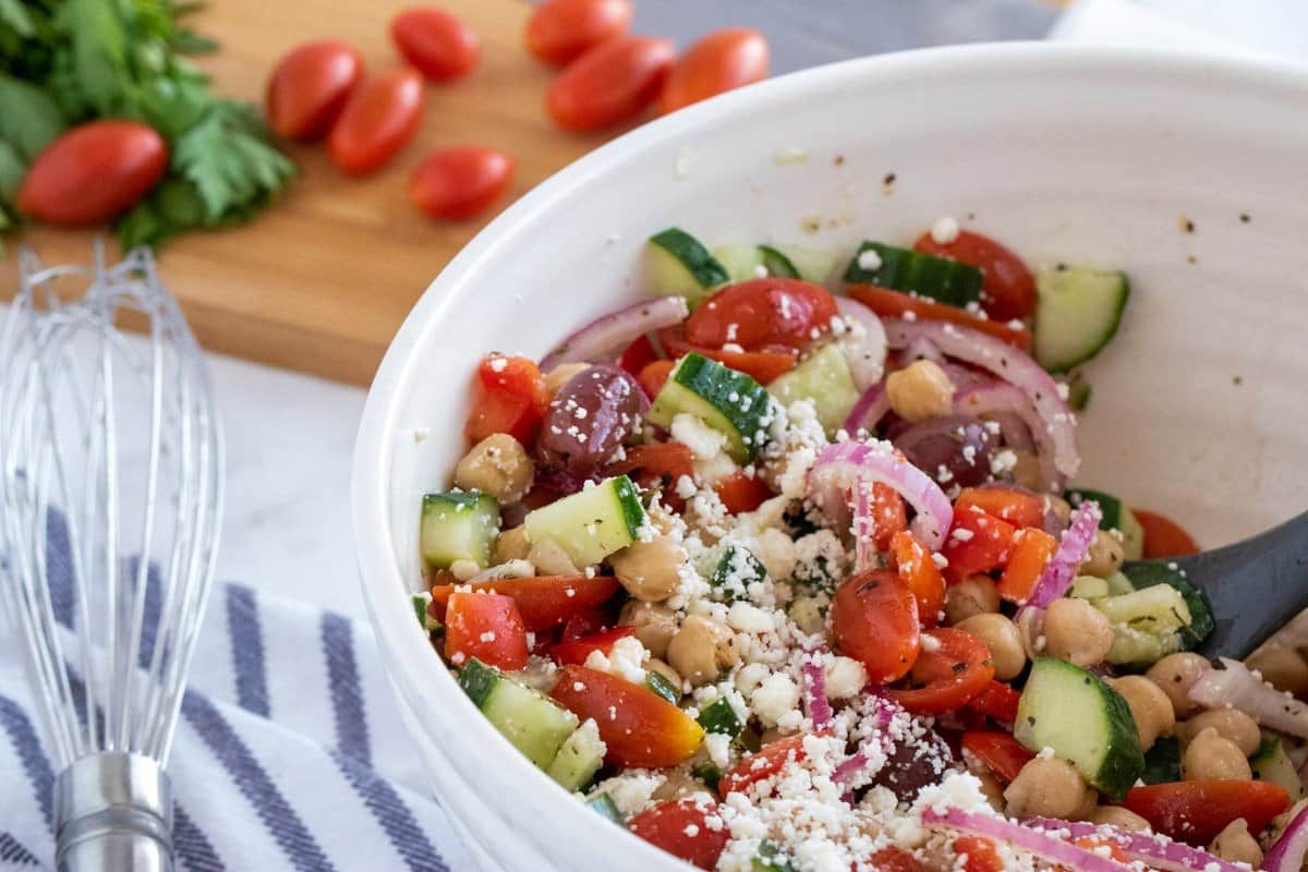 An excellent make-ahead Greek Chick Pea Salad that will stay good for a few days in the fridge, making this perfect for lunches. #salad #vegan #vegetarian #glutenfree kyleecooks.com/chick-pea-sala…