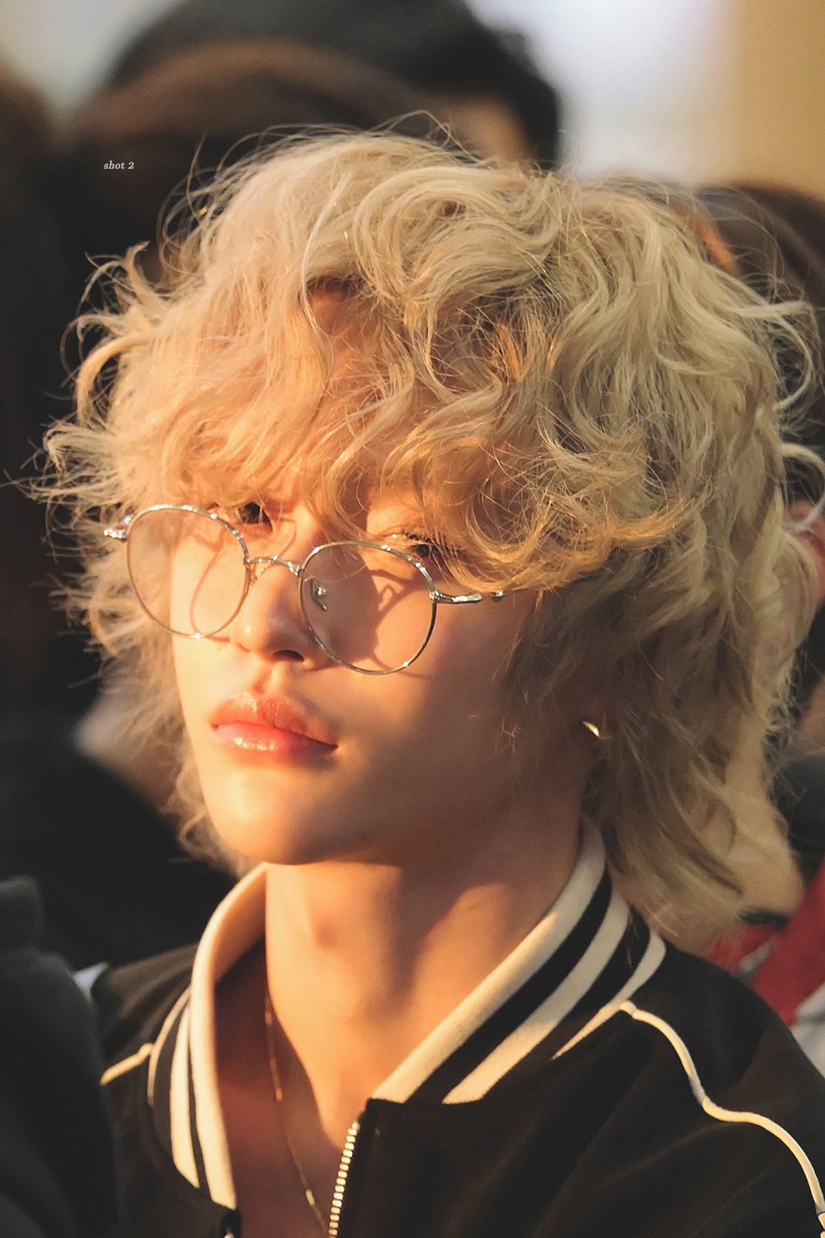 로띠 on X: "근데 펌+안경 스타일을 분명 많이 본 것 같은데 왜 남돌밖에 없죠 그것두 겨우 찾았서  https://t.co/CboTAx3Vo1" / X