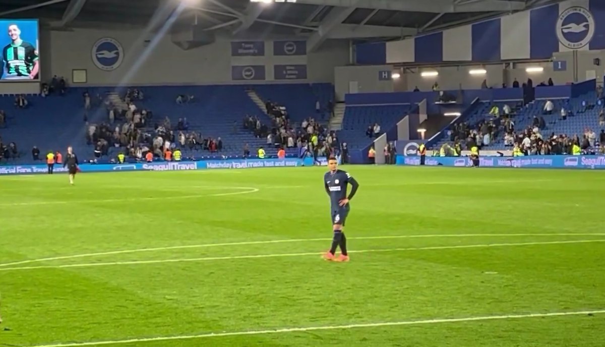 Thiago Silva took in every moment after the game while the Chelsea away fans chanted 'Ohhh Thiago Silva'. 💙😢

#CFC