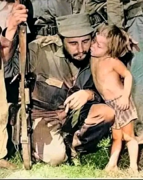 "¡Adelante, jóvenes (...) cubanos! Luchemos contra el egoísmo, la vanidad y la estéril ambición de gloria, que son víboras devoradoras de almas humanas; llevemos las ideas y la conciencia, siempre cuesta arriba, junto a nuestros gloriosos antecesores".
#Fidel 
#LaHabanaViveEnMí