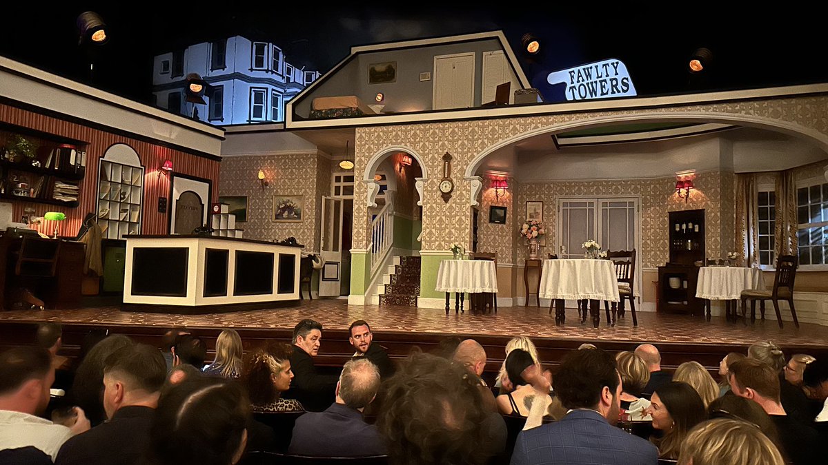 Wasn’t supposed to take any photos tonight but I had to sneakily share a pic of such an iconic set from the Fawlty Towers live show. Great night out. Well worth seeing. Excellent cast.