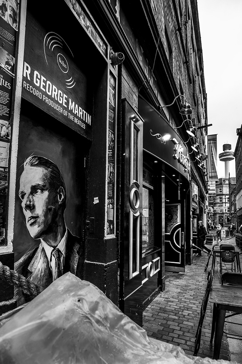 “I've just seen a face”    

#georgemartin #thebeatles #liverpool #urbanphotography #streetphotography #streetphoto #street