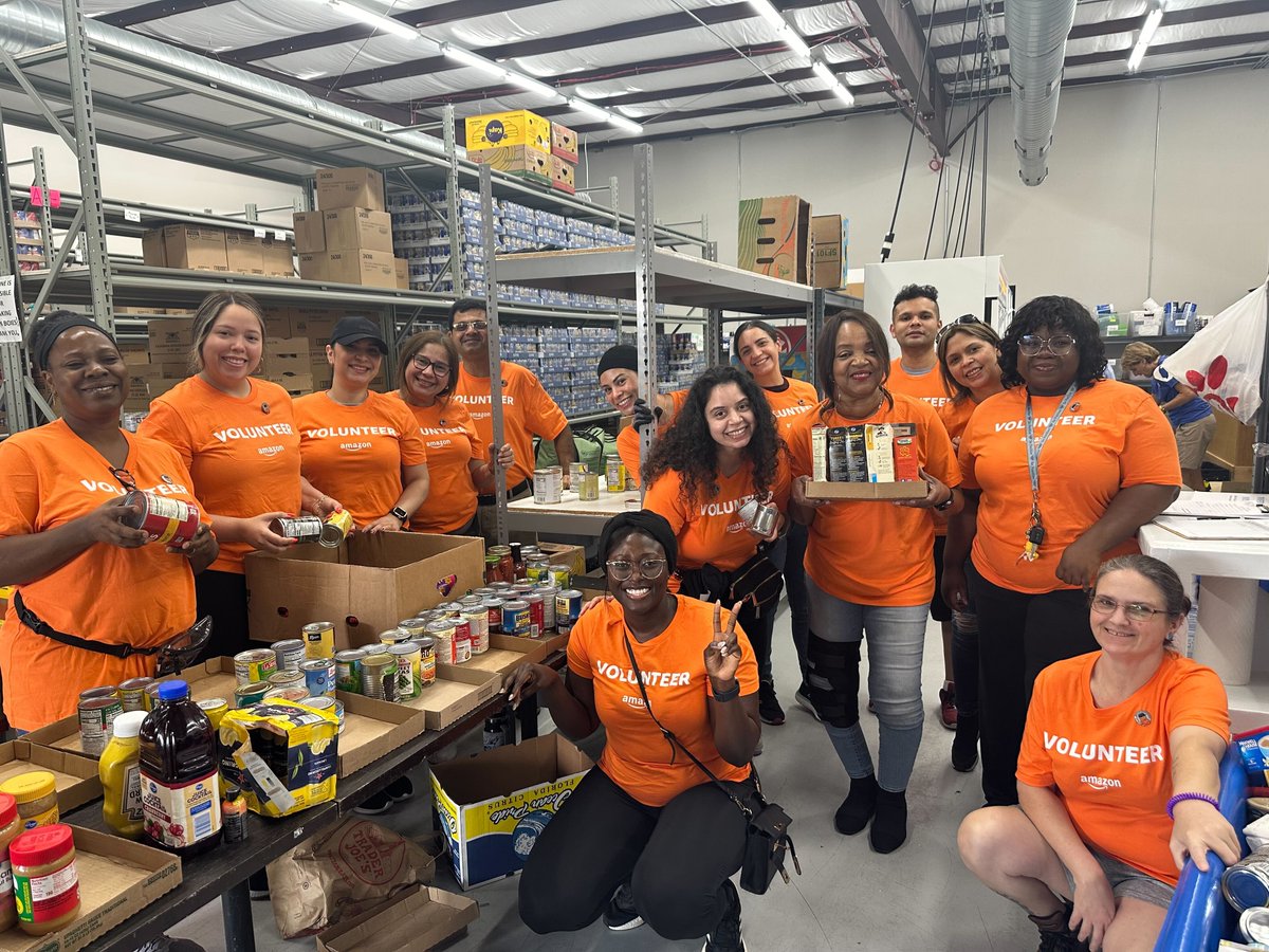 🌟 A huge THANK YOU to the amazing Amazon HOU3 group for volunteering at the Katy Christian Ministries (KCM) Food Pantry! Thank you for being such an incredible team! 🙌❤️
#CommunitySupport #ThankYou #KCMFoodPantry #AmazonHOU3