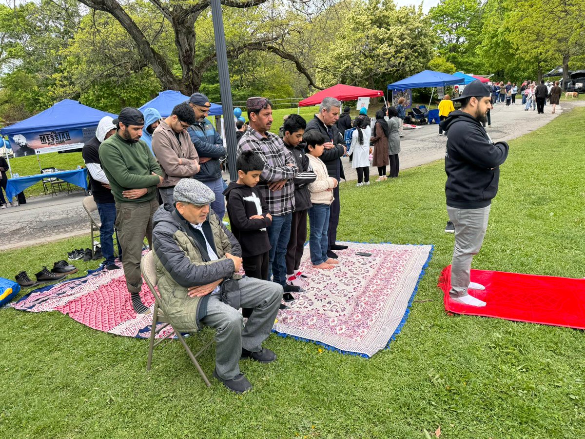 Amazing experience once again taking part in the Albany Tulip Festival, where we set up our tabligh booth This year we also included get your name written in Arabic which was a great attraction Thousands of people saw our booth & we had hundreds of meaningful conversations!