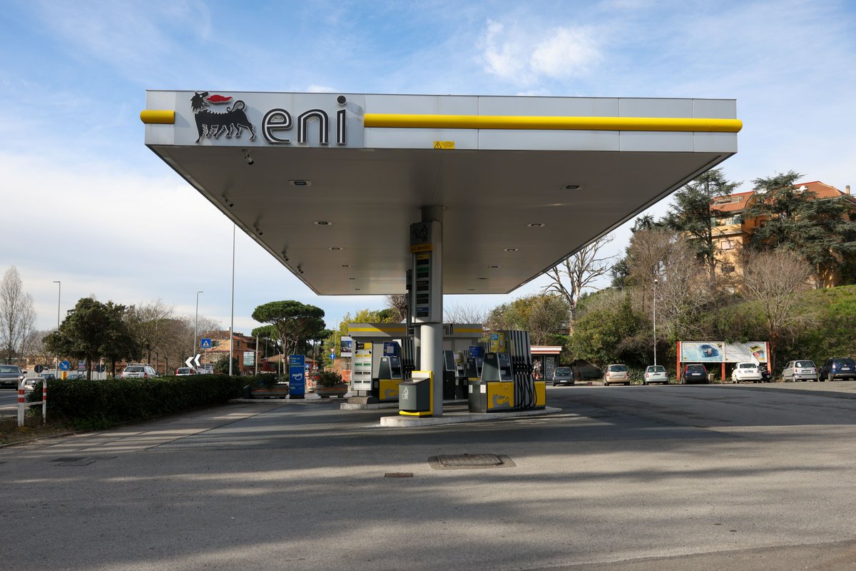 Zoe Schneeweiss (@zschneeweiss) on Twitter photo Italy sells €1.4 billion Eni stake in a bid to cut debt bloomberg.com/news/articles/… via <a href="/Al_Brambilla/">Alberto Brambilla</a> <a href="/ssirletti/">Sonia Sirletti</a> <a href="/Alemrome/">Alessandra Migliaccio</a> Italy sells €1.4 billion Eni stake in a bid to cut debt bloomberg.com/news/articles/… via <a href="/Al_Brambilla/">Alberto Brambilla</a> <a href="/ssirletti/">Sonia Sirletti</a> <a href="/Alemrome/">Alessandra Migliaccio</a>