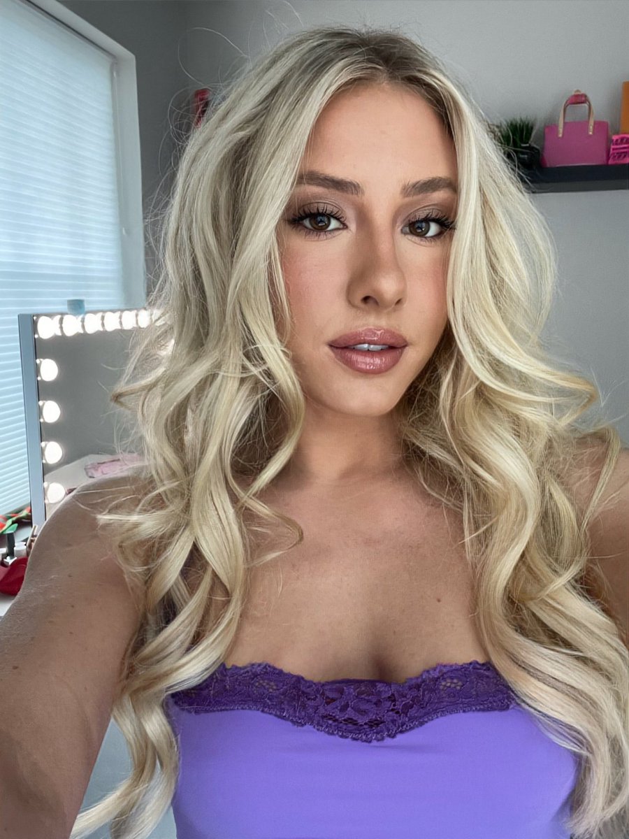 POV: I’m The blonde bombshell you thought you had a chance with whenever you got older but then you became a findom obsessed loser who would never stand a chance 💜