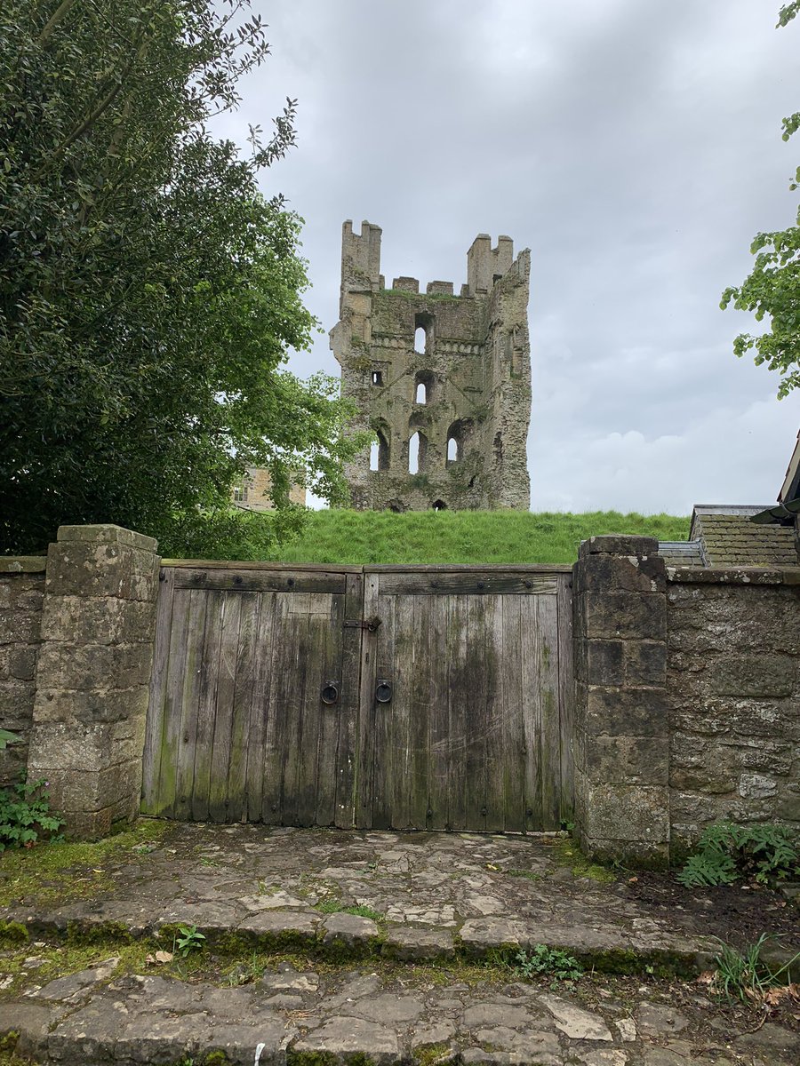 A fabulous time in Yorkshire today in our @HendyGroup car on the #FamilyBizRoadTrip taking in some fabulous scenery and historic monuments along the route too! @HendyGroup @BrooksMacdonald @twydco @GoodmanJones @Buckleslawyers @WesternPensions @hillcross @TheStaratHarome